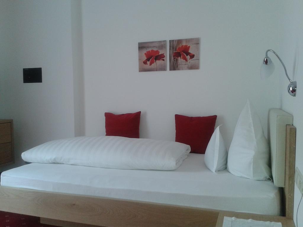 Garni Dornach Hotel Schenna Room photo
